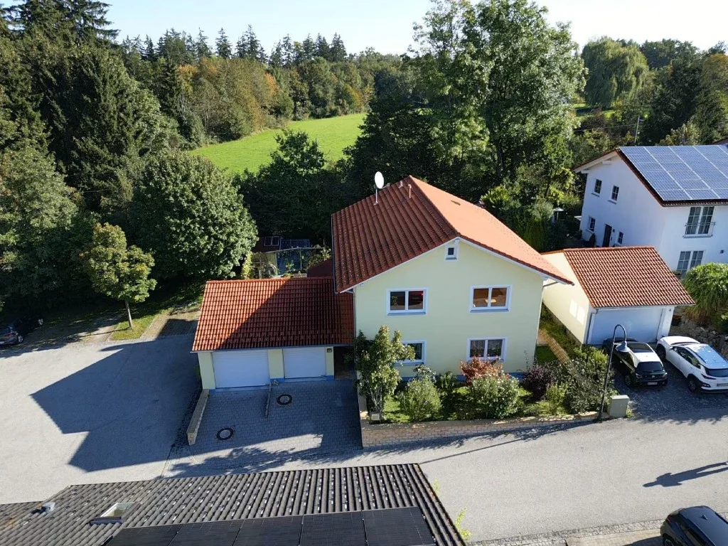Zweifamilienhaus mit Garten