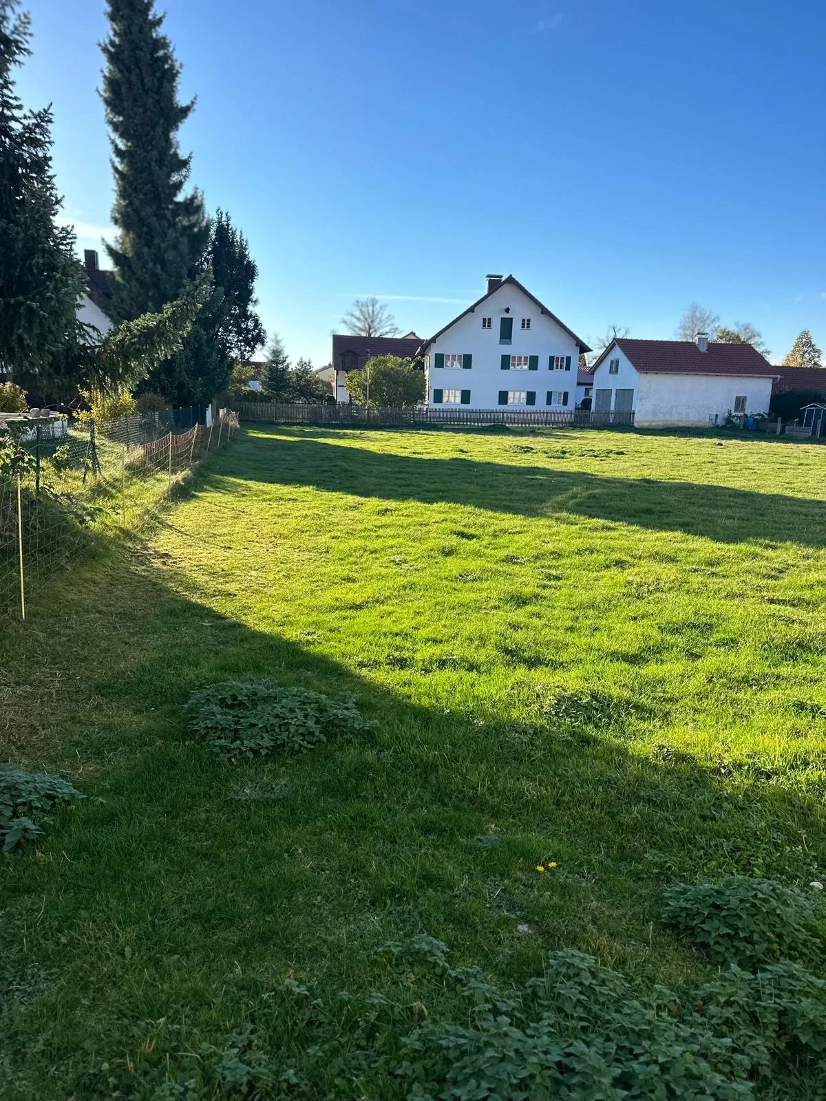 Großflächiges Baugrundstück in Gilching (Alter Ortskern), auf dem zwölf Häuser errichtet werden